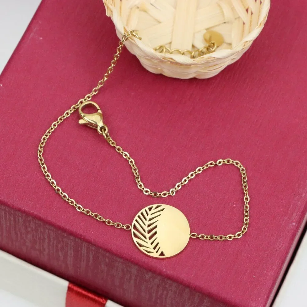 Yellow Gold Bracelet with Leaf Cutout Charm, Adjustable Size, XPBL0623